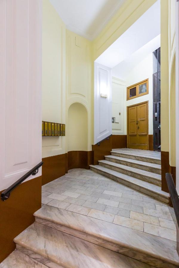 Rettifilo Family Apartment By Wonderful Italy Napoli Eksteriør billede